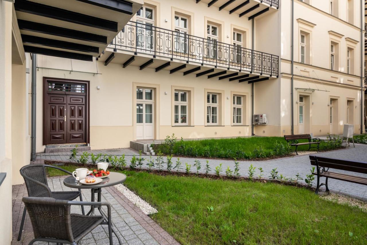 Atrium - Old Town Luxury Apartments By Upstairs Krakau Buitenkant foto