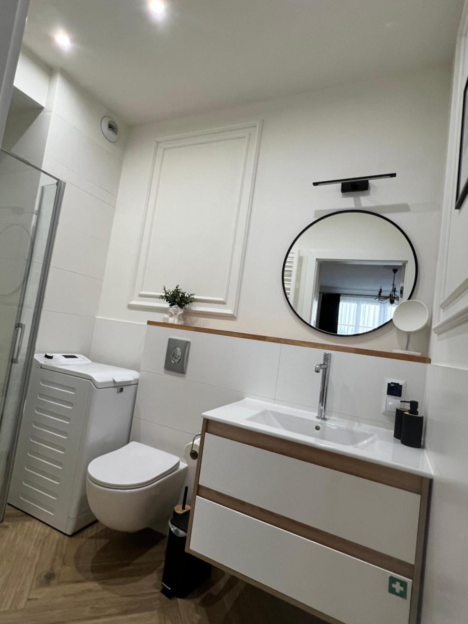 Atrium - Old Town Luxury Apartments - By Upstairs Krakau Buitenkant foto