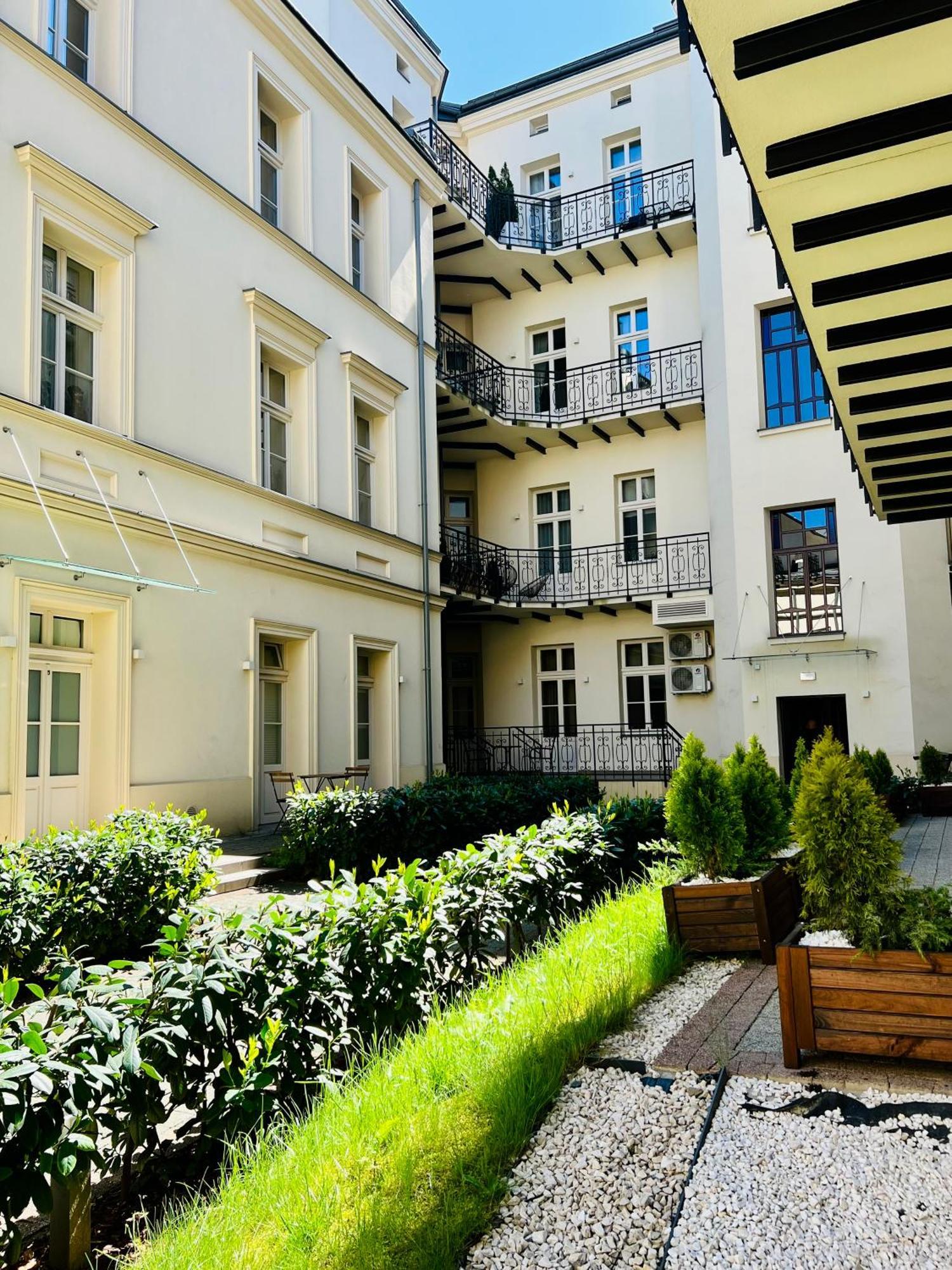 Atrium - Old Town Luxury Apartments - By Upstairs Krakau Buitenkant foto