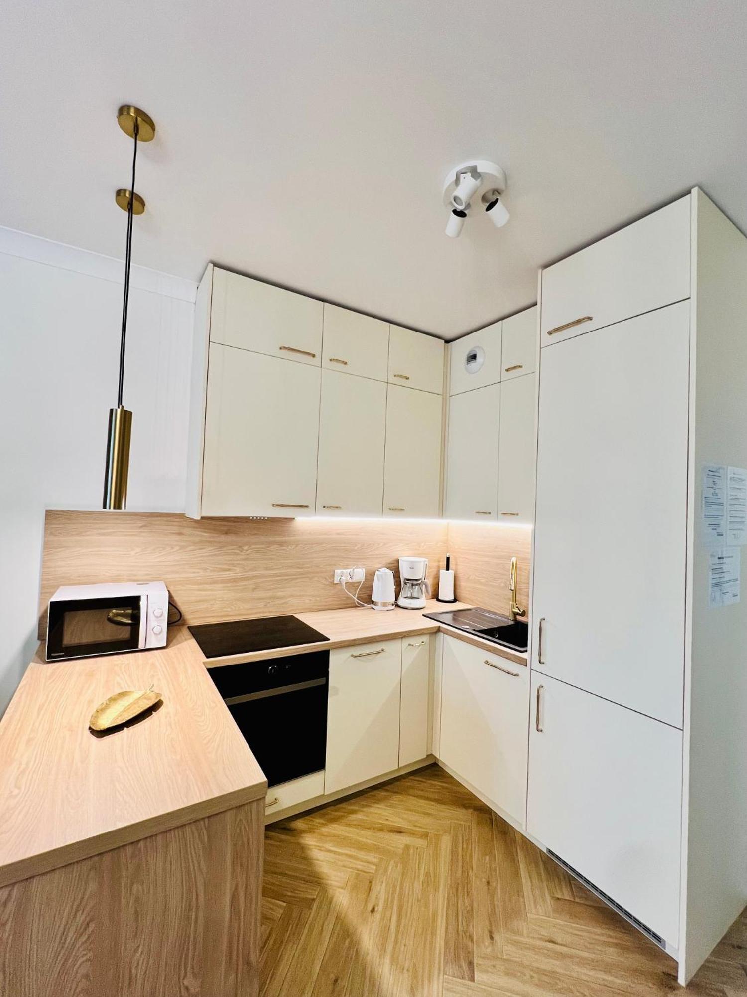 Atrium - Old Town Luxury Apartments - By Upstairs Krakau Buitenkant foto