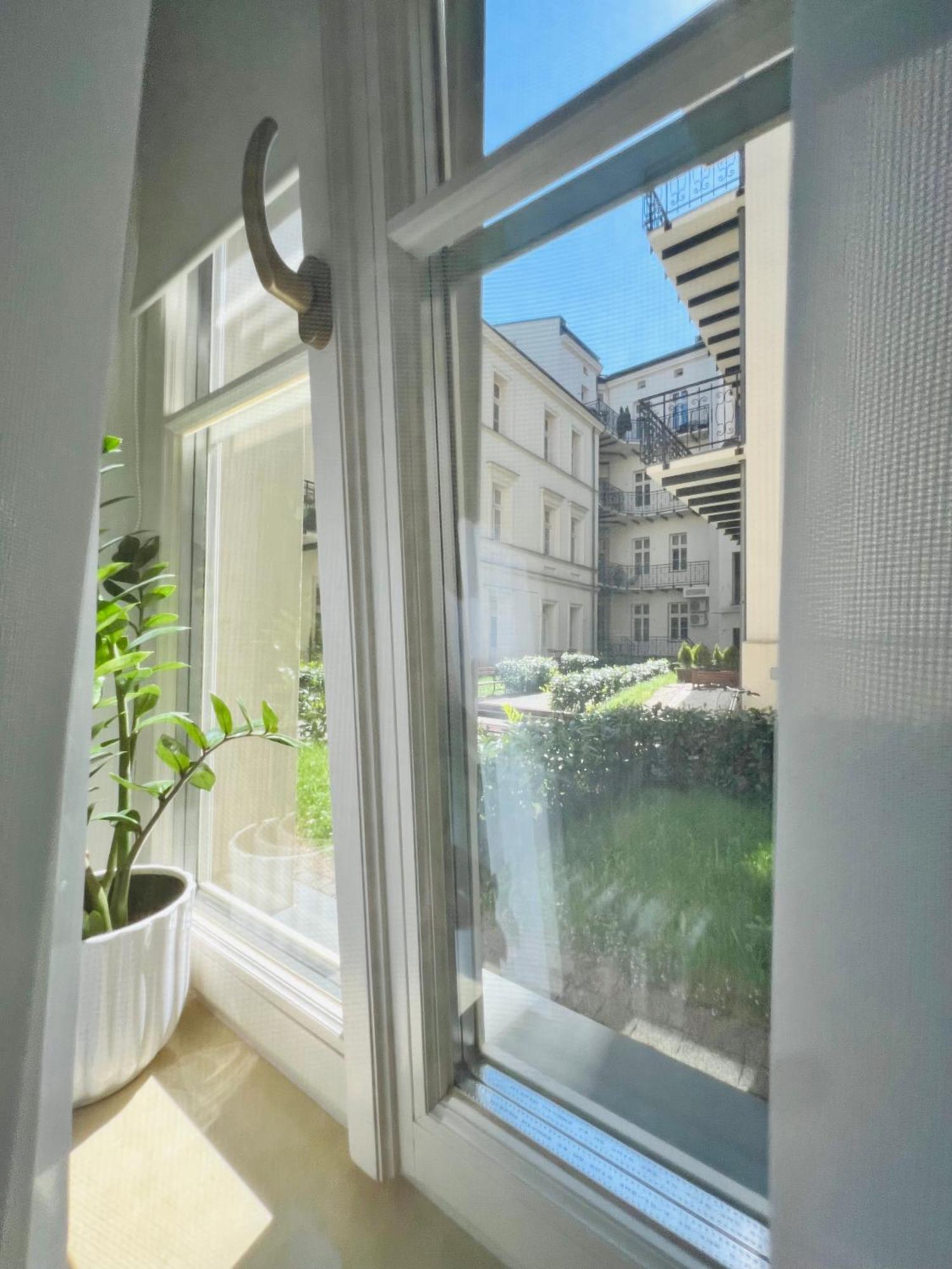 Atrium - Old Town Luxury Apartments - By Upstairs Krakau Buitenkant foto