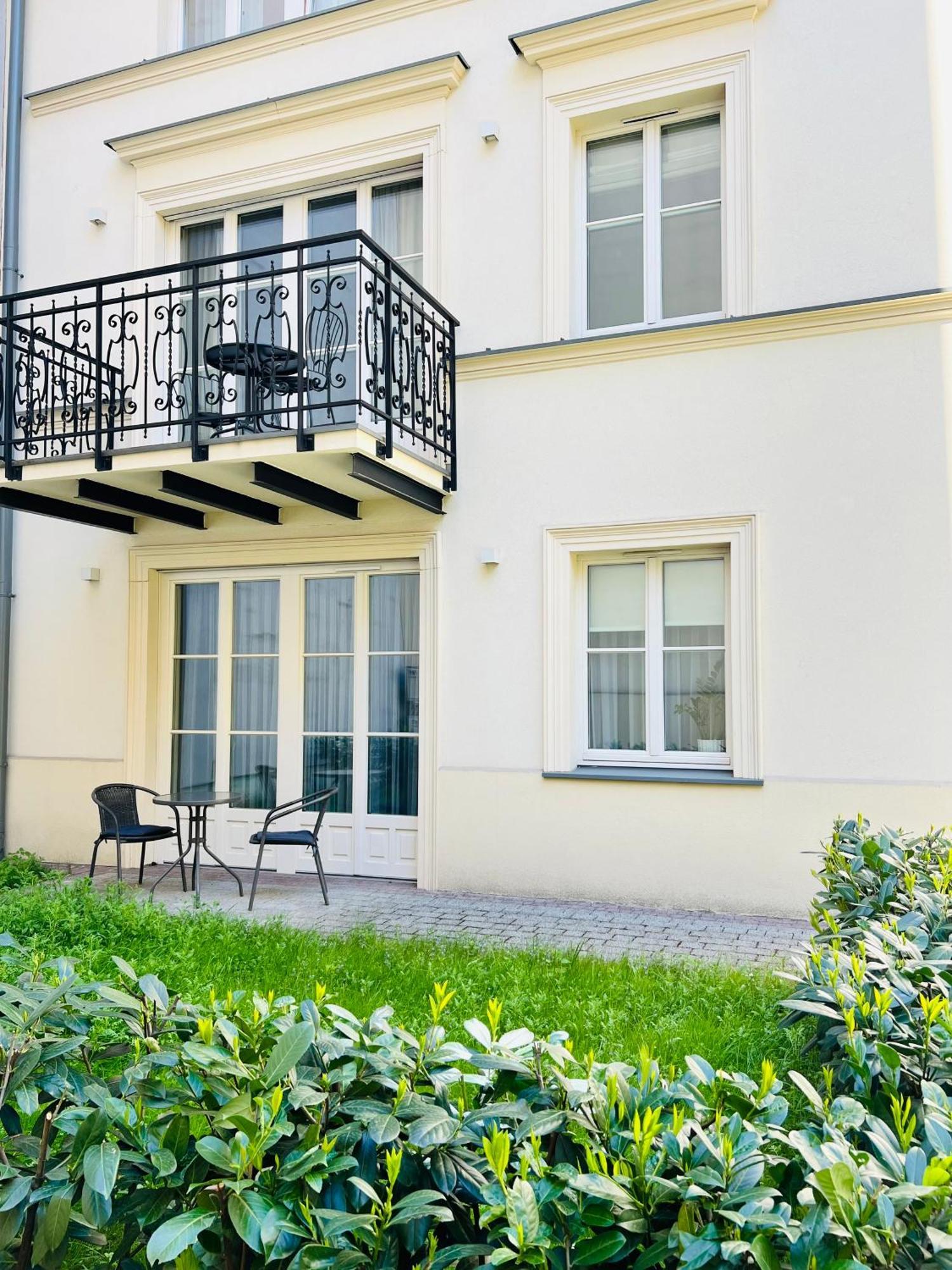 Atrium - Old Town Luxury Apartments - By Upstairs Krakau Buitenkant foto