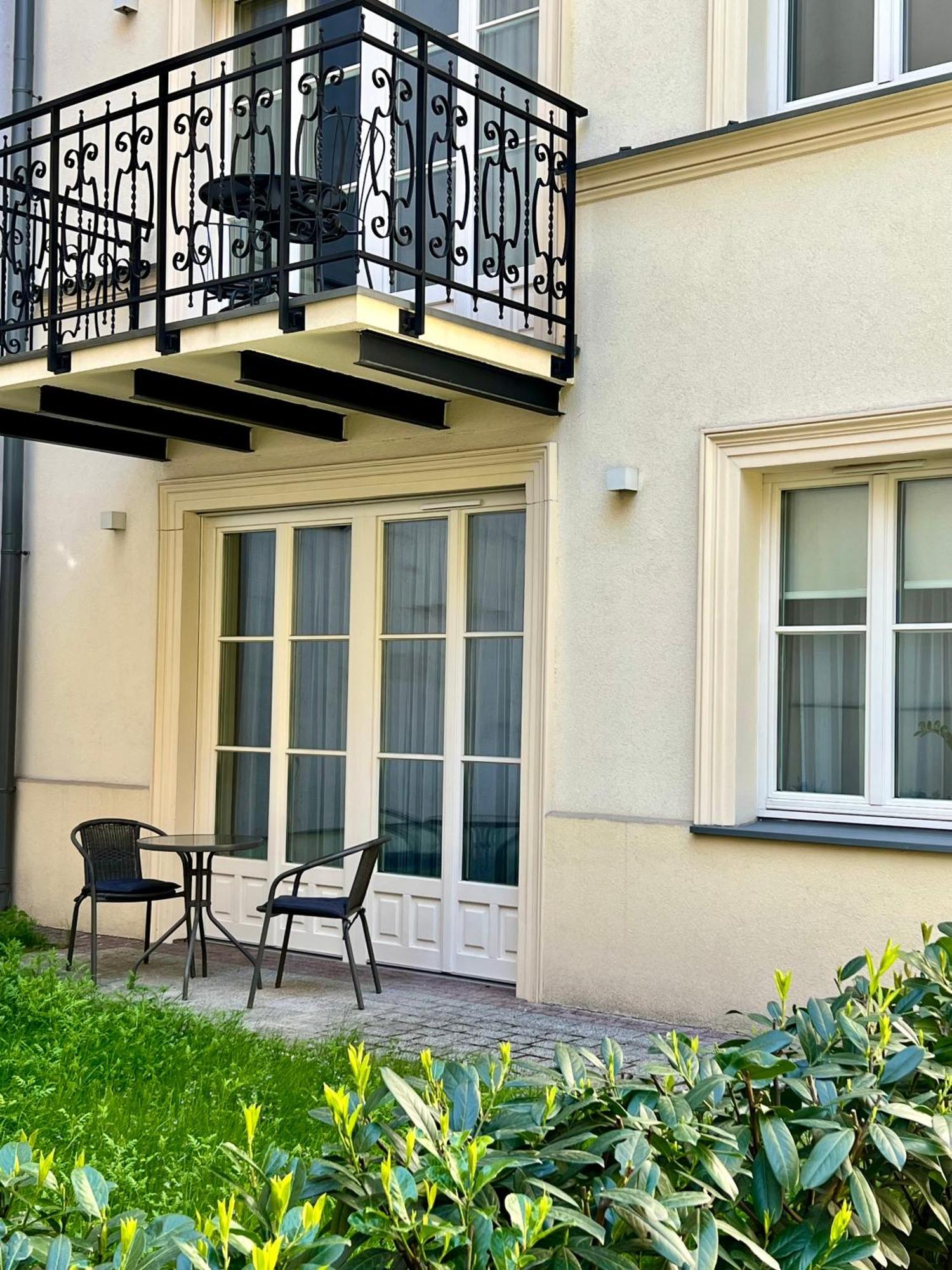 Atrium - Old Town Luxury Apartments - By Upstairs Krakau Buitenkant foto