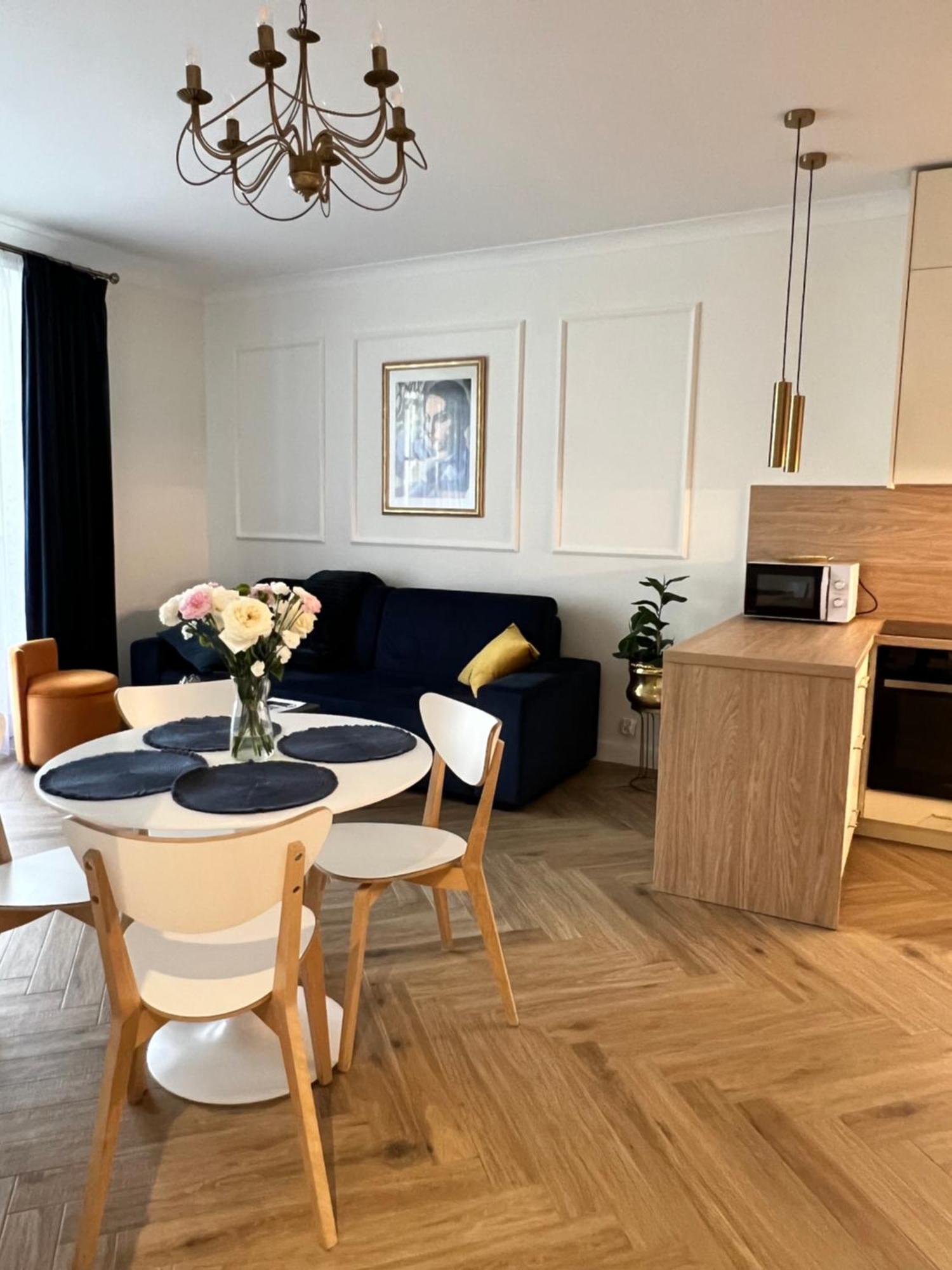 Atrium - Old Town Luxury Apartments - By Upstairs Krakau Buitenkant foto